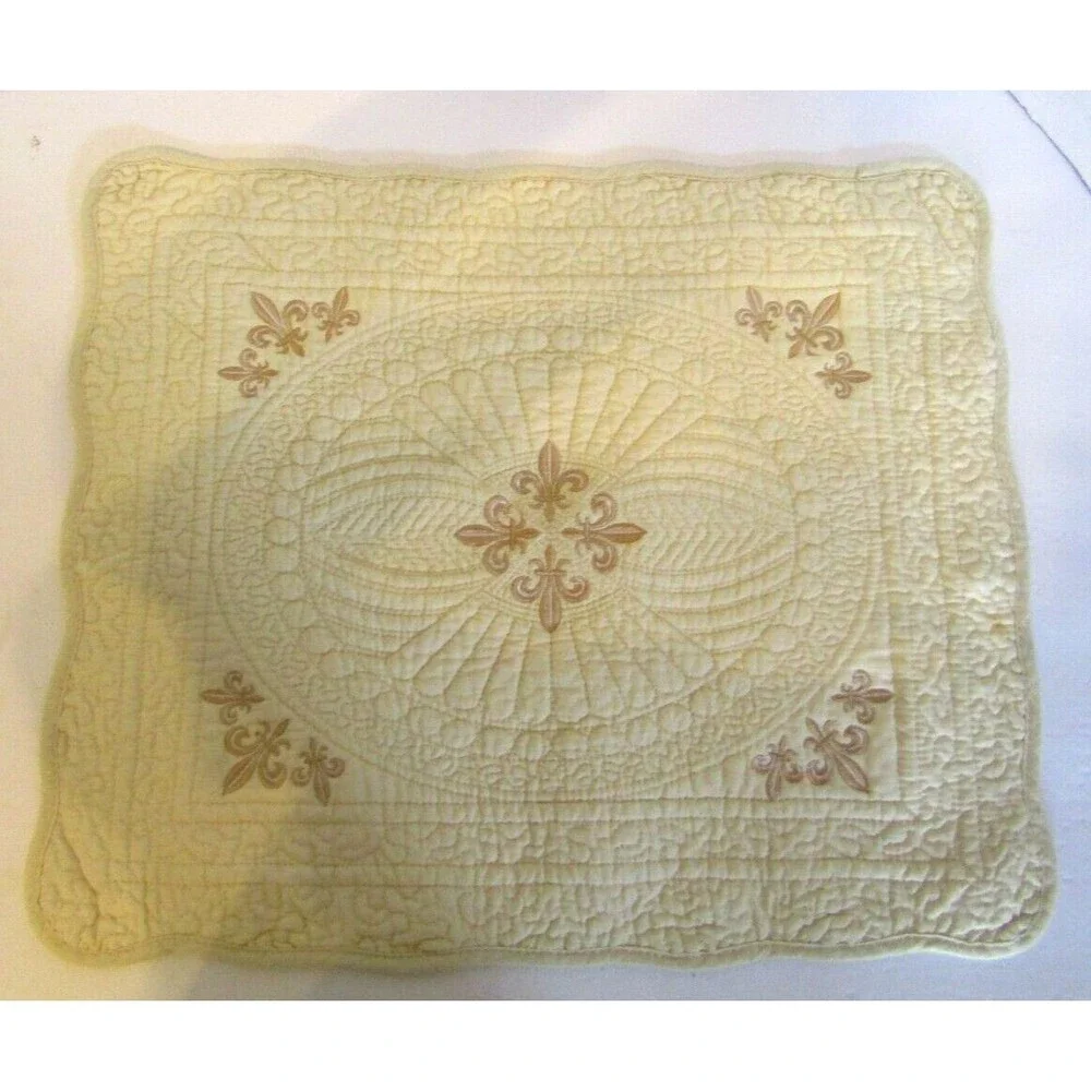 Donna Sharp Quilted Placemats Set of 4 Gold Embroidered Fleur-de-lis 15x18